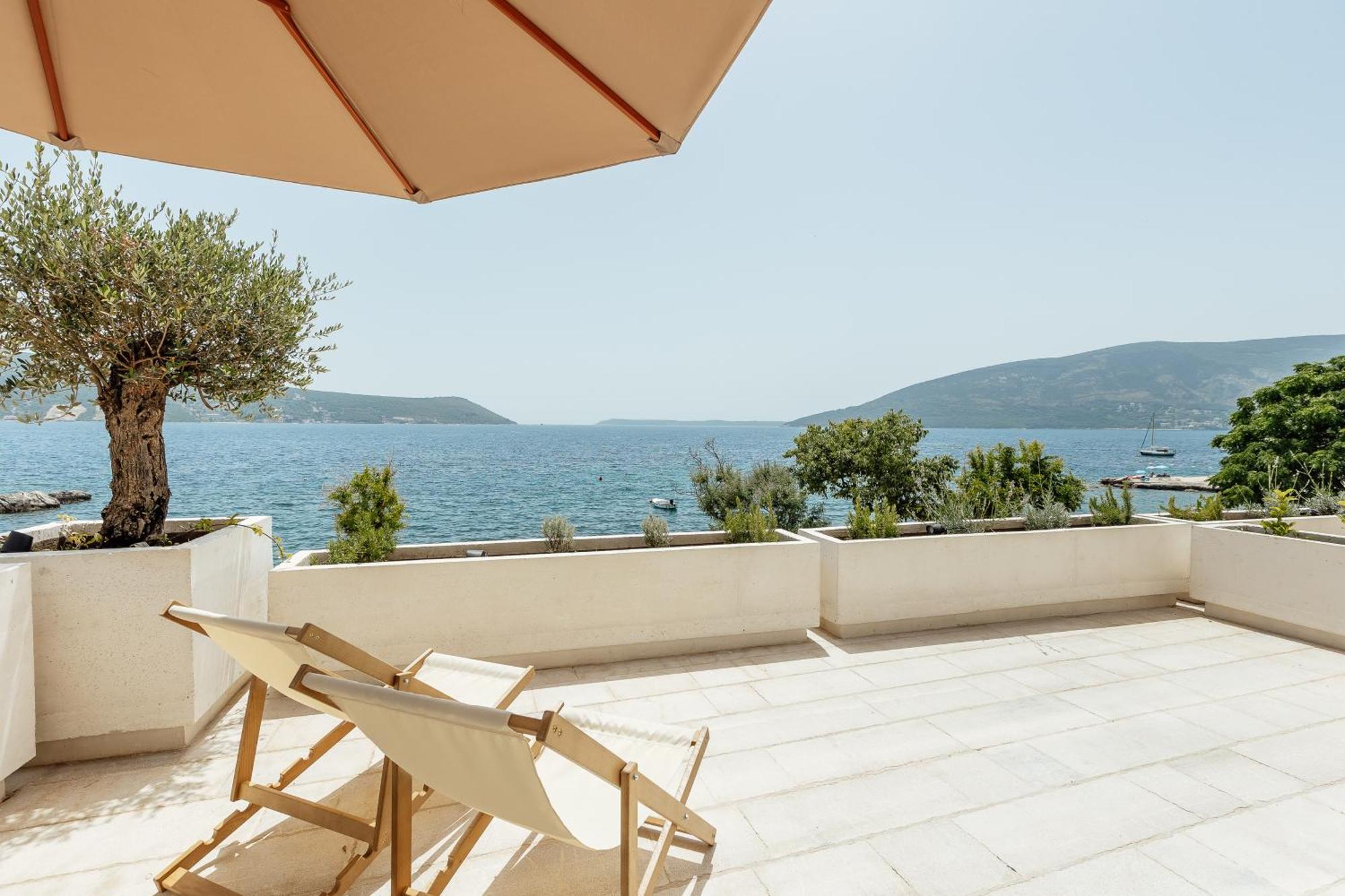 Savina Beachfront Oasis *