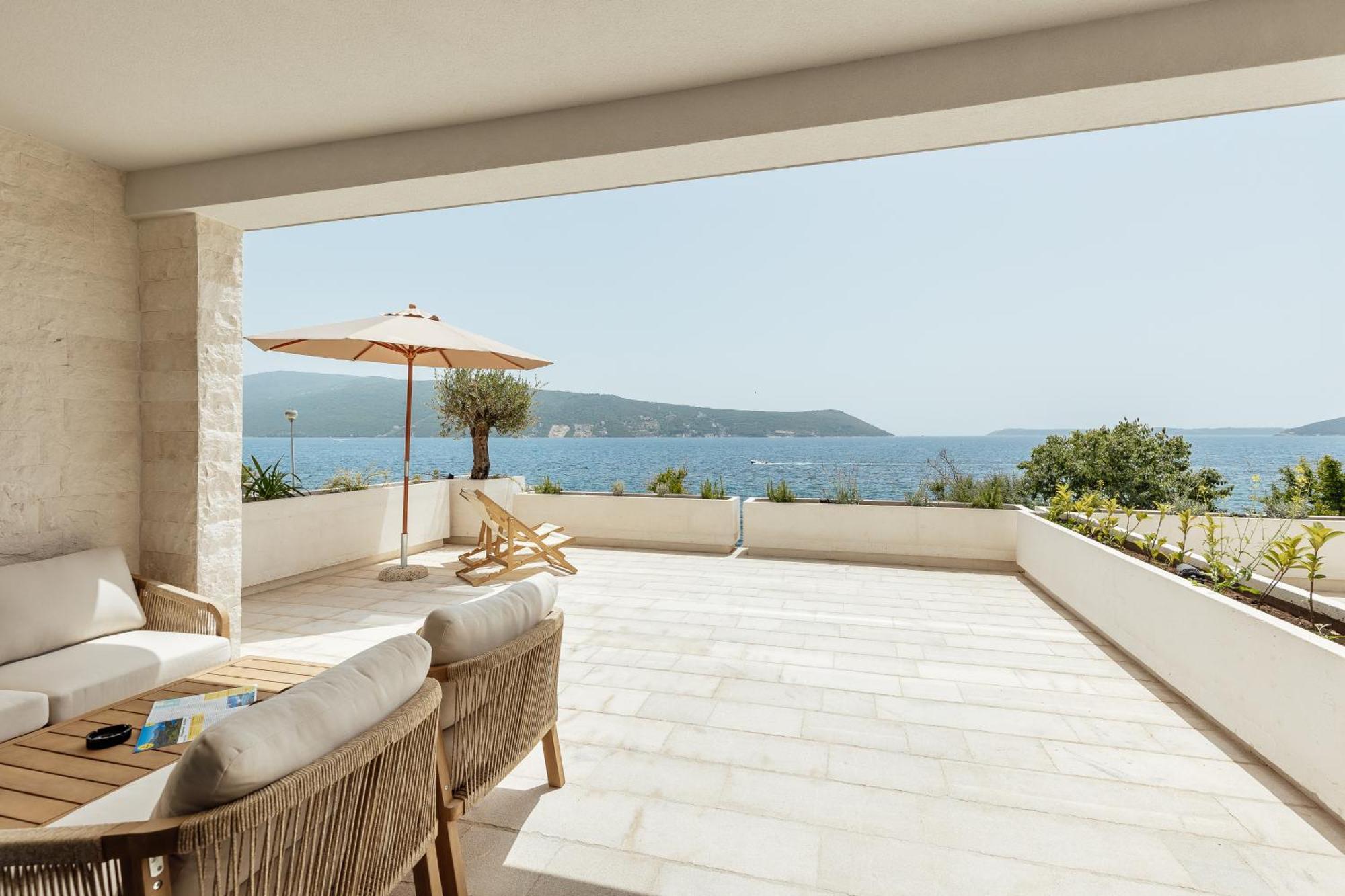 Savina Beachfront Oasis * Herceg Novi